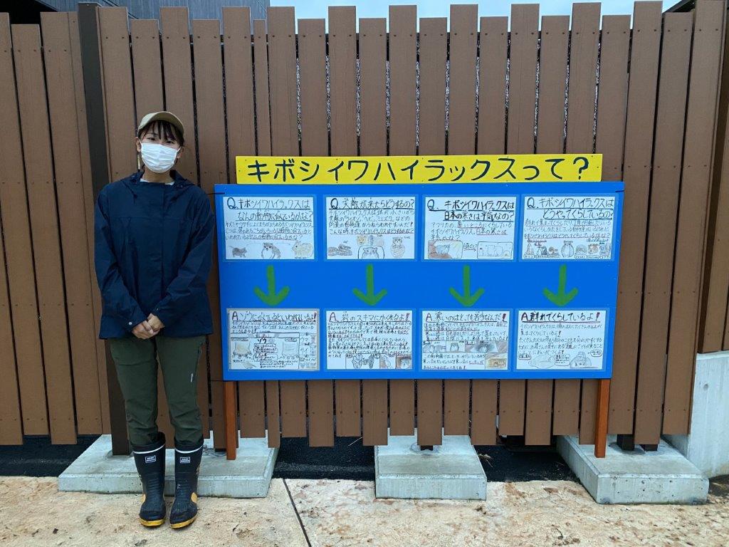 キャプション(編集は画像ボタンから) 実習生とその製作物