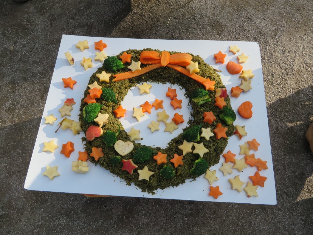 来園者に飾り付けしてもらい