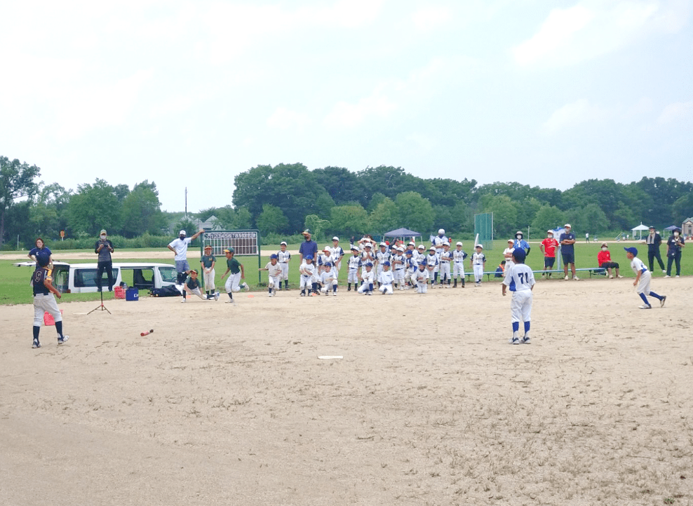 運動場でスポーツを！