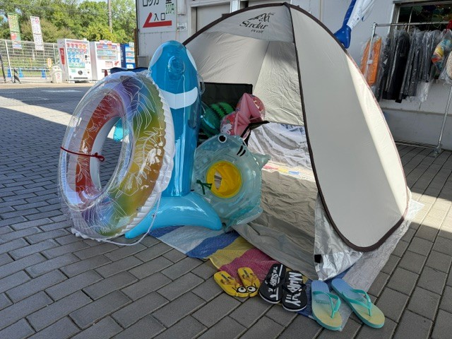 浮き具、テント、ビーチサンダル